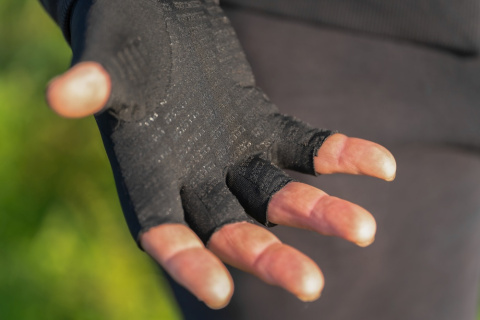 P0200557-58 Lightweight Gloves_ls_03.jpg